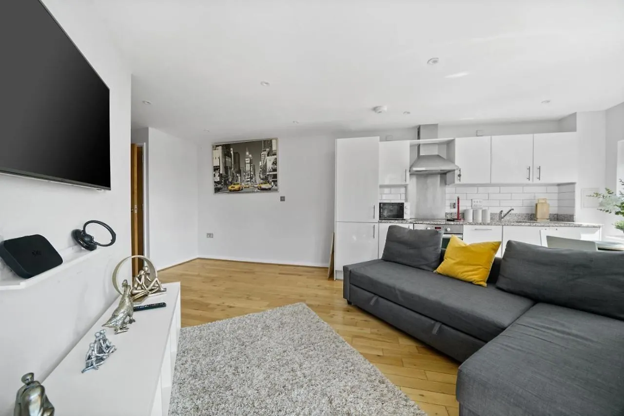 Amisha Modern Deluxe City 2 Bed Apartment By Tower Bridge London