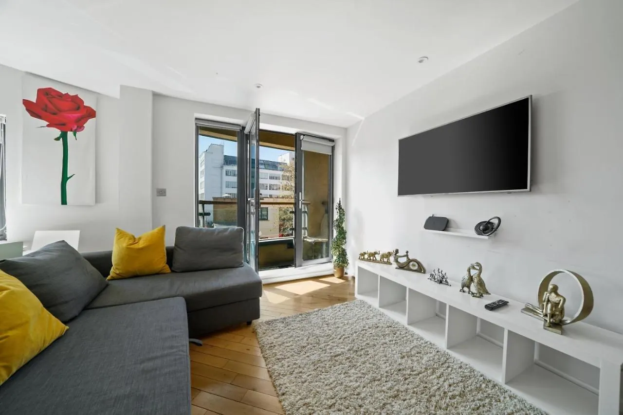 Amisha Modern Deluxe City 2 Bed Apartment By Tower Bridge London