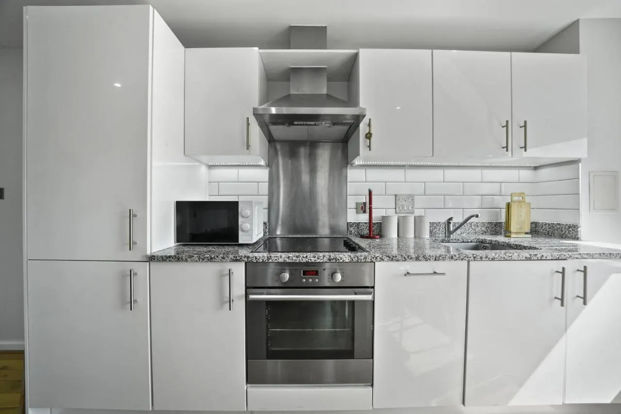 Amisha Modern Deluxe City 2 Bed Apartment By Tower Bridge London