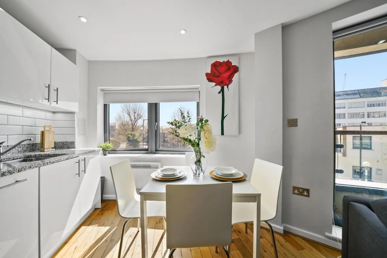 Amisha Modern Deluxe City 2 Bed Apartment By Tower Bridge London