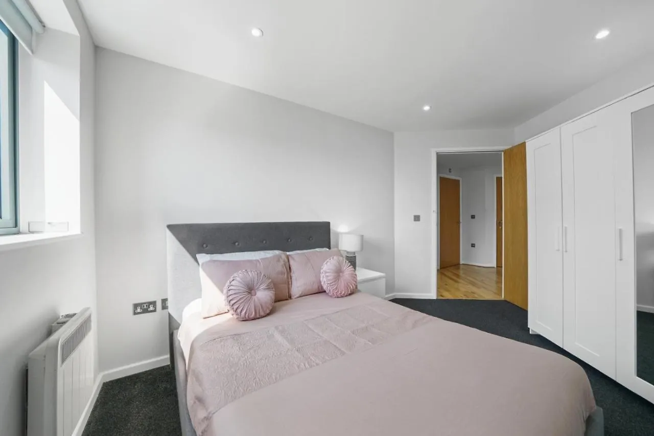 Amisha Modern Deluxe City 2 Bed Apartment By Tower Bridge London