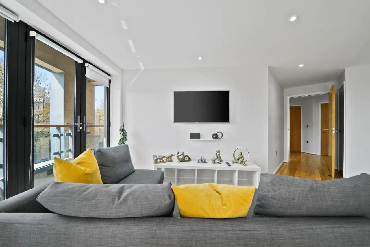 Amisha Modern Deluxe City 2 Bed Apartment By Tower Bridge London