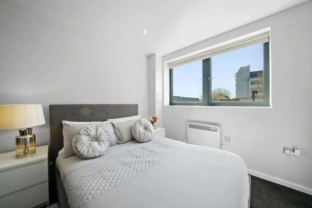 Amisha Modern Deluxe City 2 Bed Apartment By Tower Bridge London