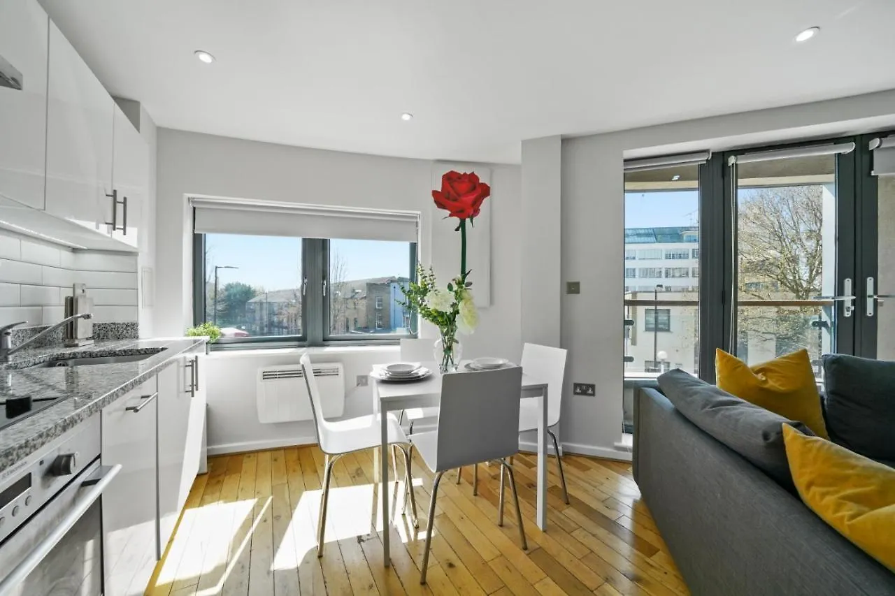 Amisha Modern Deluxe City 2 Bed Apartment By Tower Bridge London